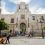 <p style="text-align: justify;">La ocupación en Andalucía aumenta hasta el 67,91% y las plazas hoteleras se acercan a las 325.000, mientras se alcanzan 21 millones de pernoctaciones.</p>
 
<p style="text-align: justify;">El turismo ha generado más de 59.000 empleos en los alojamientos hoteleros en Andalucía durante los meses de verano, entre julio y septiembre, casi un 10% más que en el mismo periodo del año anterior. Este crecimiento ha estado acompañado de una mayor ocupación y de un aumento de las plazas hoteleras disponibles.</p>
<p style="text-align: justify;">Según el informe mensual de coyuntura del movimiento hotelero de Andalucía, elaborado por la Consejería de Turismo, Justicia, Desregulación y Administración Local a partir de datos del Instituto Nacional de Estadística (INE), los hoteles andaluces contabilizaron 21 millones de pernoctaciones, un 2,1% más que en el verano de 2025 y el máximo de la serie histórica para este periodo.</p>
<p style="text-align: justify;">Los establecimientos recibieron en el periodo 6,6 millones de viajeros, un 2,1% más. Según la procedencia de estos visitantes, el mercado internacional creció un 2,2% en viajeros y un 3,5% en pernoctaciones, mientras que el nacional registró aumentos del 2% y del 0,8%, respectivamente.</p>
<p style="text-align: justify;">En cuanto a los indicadores de la oferta, el grado de ocupación hotelera subió 1,4 puntos, hasta situarse en el 67,91%, y el número de plazas se acercó a las 325.000, un 0,4% más que un año antes.</p>
<p style="text-align: justify;">El vicepresidente segundo y consejero de Turismo, Justicia, Desregulación y Administración Local, Manuel Gavira, ha señalado que "estos datos demuestran que el turismo es uno de los grandes motores económicos de Andalucía, pero no nos conformamos. Trabajamos con la ambición de mejorar estas cifras y apostar por un turismo de calidad, que genere más valor, más riqueza, más empleo y mejores oportunidades para las familias andaluzas. Queremos que los beneficios del turismo lleguen a todas las provincias y se mantengan durante todo el año".</p>
<h3 style="text-align: justify;">Evolución por provincias</h3>
<p style="text-align: justify;">Málaga concentró el 37,4% de las pernoctaciones de Andalucía, con una subida del 0,7%. Los mayores incrementos se registraron en Cádiz (+4,6%), Córdoba (+4,5%) y Jaén (+4,4%), seguidas de Almería (+3,7%), Huelva (+3,4%) y Sevilla (+2,7%). Granada anotó un descenso del 2,4% en pernoctaciones, aunque aumentó un 1,1% en viajeros.</p>
<p style="text-align: justify;">Las mayores tasas de ocupación correspondieron a las provincias de Málaga (77,13%), Cádiz (71,83%) y Huelva (69,5%); mientras que en empleo hotelero destacaron los aumentos experimentados en Jaén (+19%) y Huelva (+16,4%).</p>
<p style="text-align: justify;">Gavira ha destacado asimismo que "el crecimiento de las pernoctaciones en buena parte de las provincias demuestra la diversidad de nuestra oferta. Nuestro objetivo es favorecer un turismo que genere actividad durante todo el año y que permita que sus beneficios lleguen también al interior de Andalucía".</p>
<h3 style="text-align: justify;">Récord de pernoctaciones hasta septiembre</h3>
<p style="text-align: justify;">Por su parte, entre enero y septiembre del presente ejercicio, los hoteles andaluces recibieron 16,3 millones de viajeros (+2,5%) y registraron 47,4 millones de pernoctaciones (+2,9%), el máximo histórico para los nueve primeros meses del año y 1,3 millones más que en 2025.</p>
<p style="text-align: justify;">En ese periodo, el empleo hotelero creció un 10,7%, hasta superar los 48.000 trabajadores. La ocupación alcanzó el 59,25% y las plazas disponibles superaron las 285.000.</p>