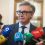 <p style="text-align: justify;">El vicepresidente Manuel Gavira explica la situación de la licitación de las casas de ingenieros durante su visita al Ayuntamiento.</p>
 
<p style="text-align: justify;">El vicepresidente segundo y consejero de Turismo, Justicia, Desregulación y Administración Local, Manuel Gavira, ha explicado que la Consejería trabaja para resolver los problemas de la licitación de las obras de las casas de ingenieros de la Ciudad de la Justicia de Cádiz, que quedó desierta el pasado mes de abril.</p>
<p style="text-align: justify;">Durante una visita al Ayuntamiento de Cádiz, y en respuesta a preguntas de los periodistas, Gavira ha explicado que se trabaja para resolver los problemas que provocaron que la licitación quedara desierta y evitar que el nuevo procedimiento termine sin adjudicar.</p>
<p style="text-align: justify;">Gavira ha recordado que asumió la Consejería el pasado mes de julio, después de que el procedimiento quedara desierto. Desde su incorporación, según ha explicado, se ha analizado el proyecto y buscado una solución para volver a licitar las obras, "para que el proyecto siga adelante".</p>
<p style="text-align: justify;">El informe técnico contempla un nuevo planteamiento del conjunto de los antiguos Depósitos de Tabacos, tras descartarse la fórmula de concesión para el edificio de nueva construcción. El proyecto se está revisando técnicamente para su aprobación.</p>
<p style="text-align: justify;">La Ciudad de la Justicia se plantea en los antiguos Depósitos de Tabacos, en la avenida de Marconi, para reunir las sedes judiciales actualmente dispersas por la capital gaditana.</p>