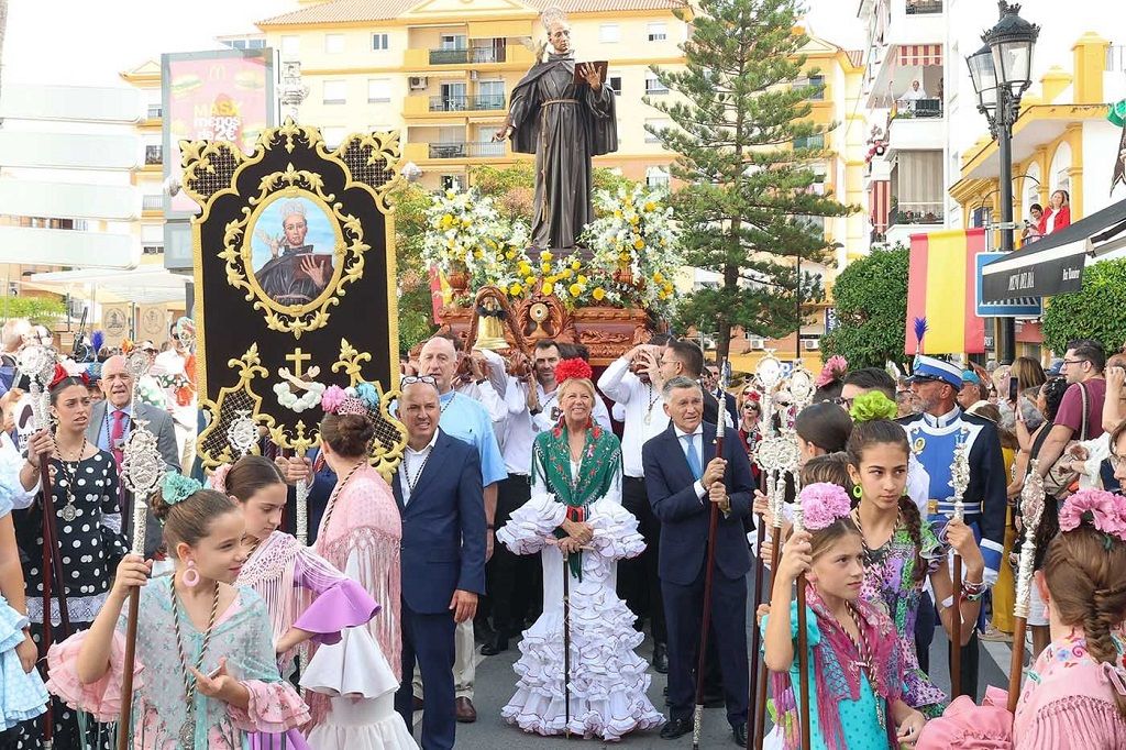 San Pedro Alcántara celebra el día grande de su feria con los actos en honor al Santo Patrón