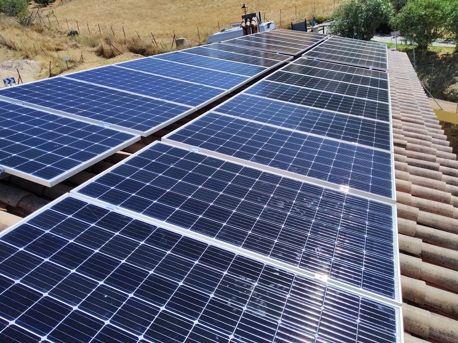 ENERGÍA SOLAR PLACAS FOTOVOLTAICAS PISCINA JIMERA DE LÍBAR