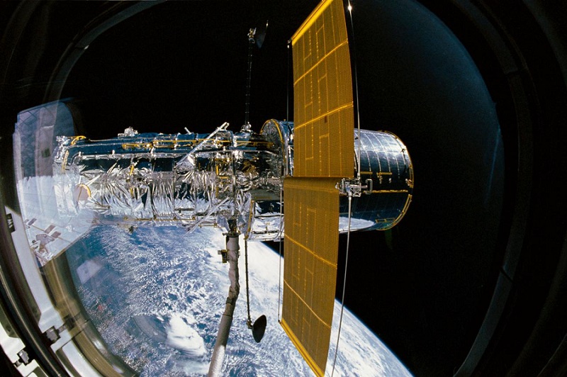 HUBBLE TELESCOPIO