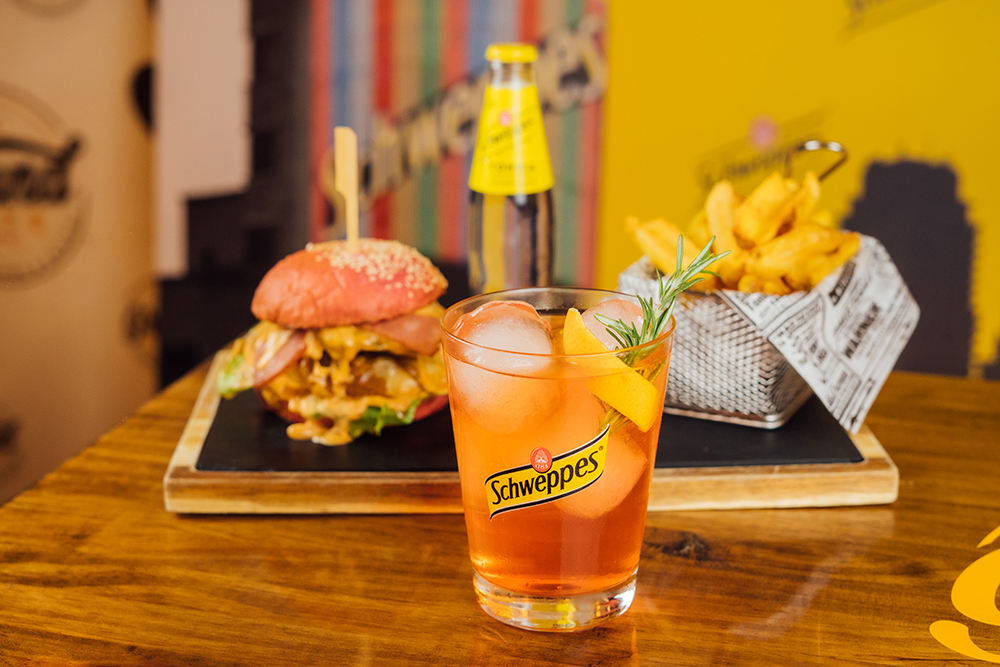 HamburguesaGin Tonic Schweppes