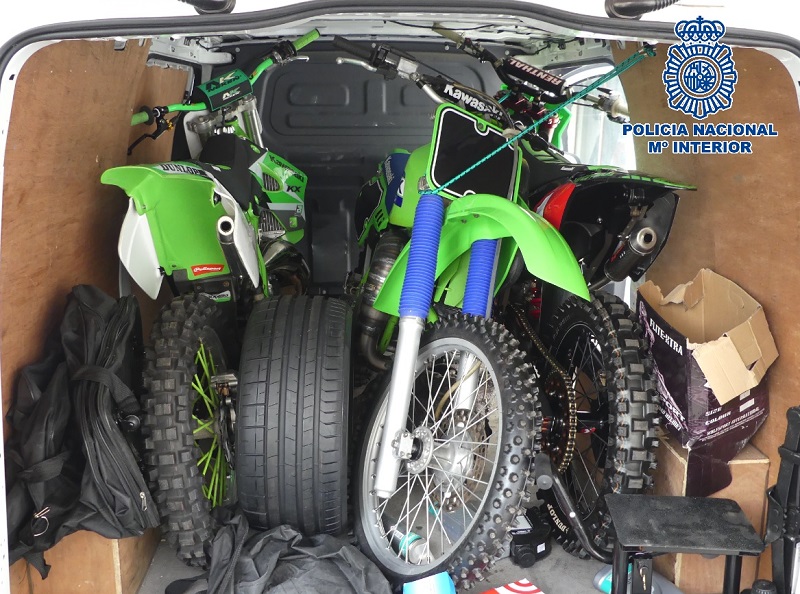 MOTOS