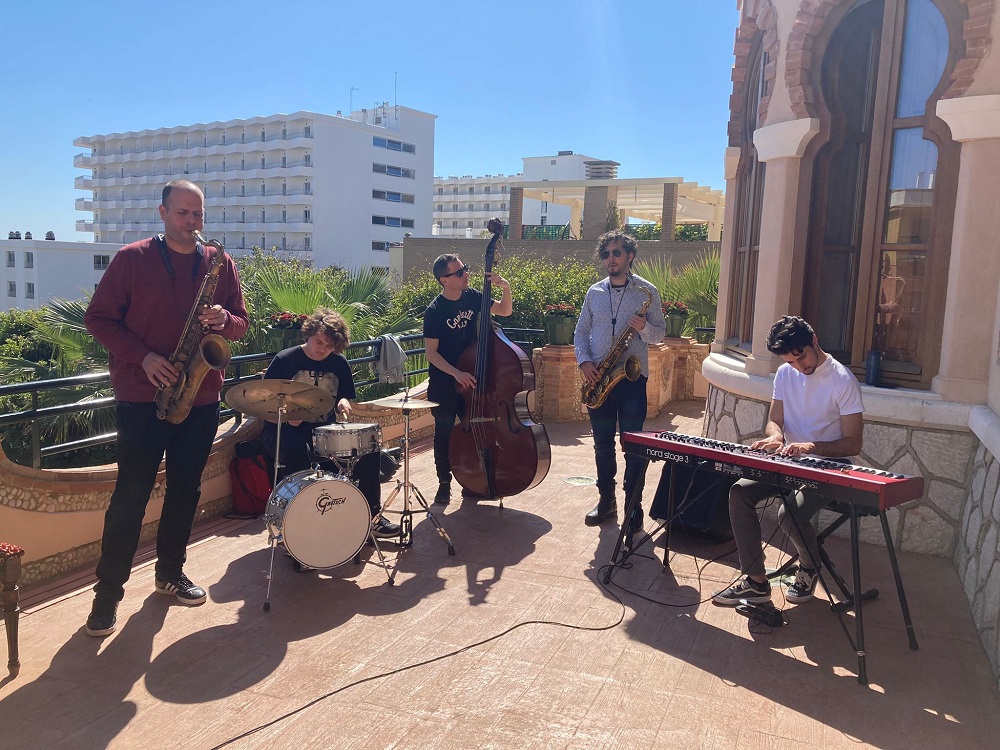 enrique oliver. alex parrado.ilian. juan maria villa. dani torres
