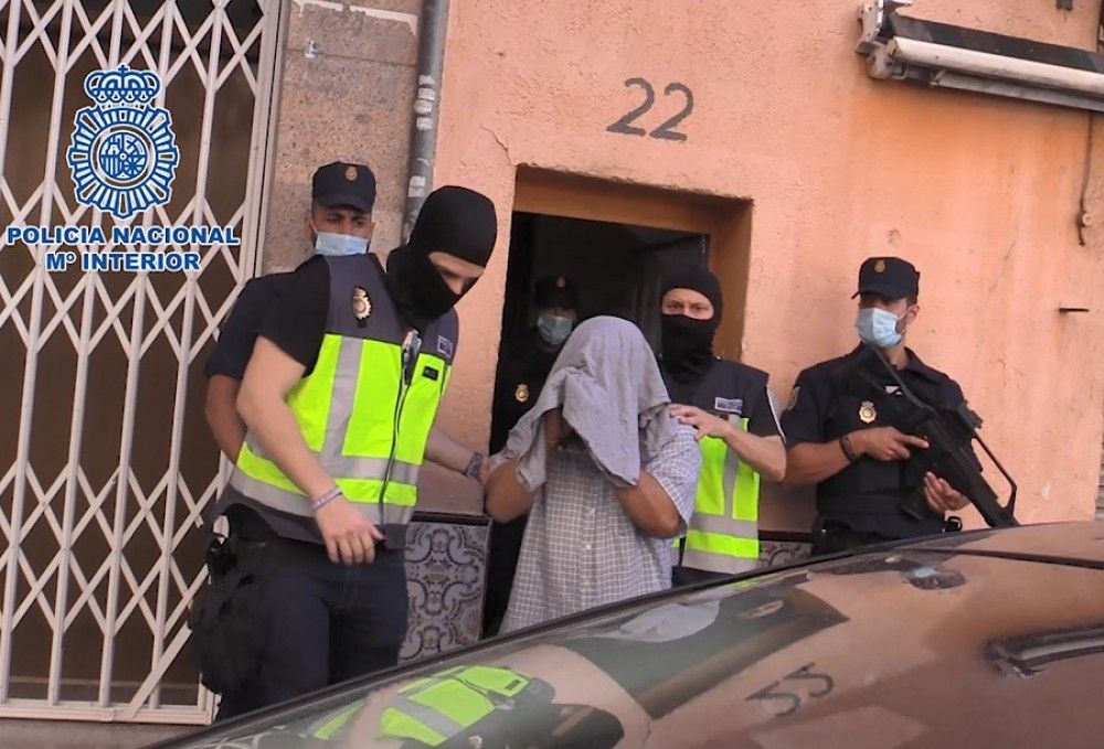 La Policía Nacional neutraliza en Badalona una célula de reclutadores que habrían radicalizado a varios jóvenes