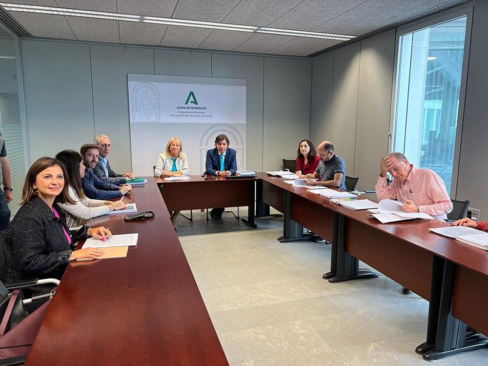 El Ayuntamiento y la Junta celebran la primera mesa técnica tras la aprobación del documento previo del PGOM para avanzar en su tramitación urbanística
