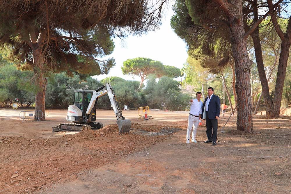 El Ayuntamiento crea un aparcamiento en una superficie de 1.200 metros cuadrados junto al Estadio Santa María de Las Chapas con capacidad para cerca de medio centenar de vehículos
