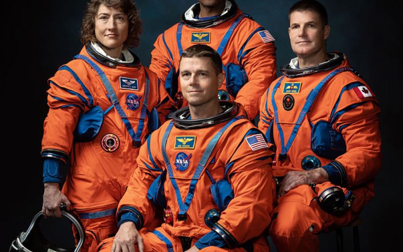 La NASA presenta a los astronautas que volarán en la Misión Artemis II a la Luna