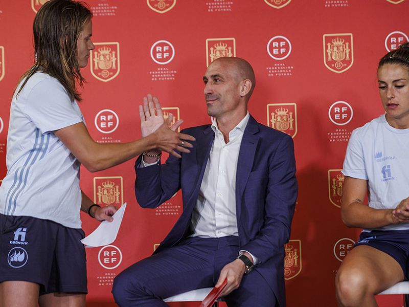 Luis Rubiales dimite como presidente de la Real Federación de Fútbol y como vicepresidente de la UEFA