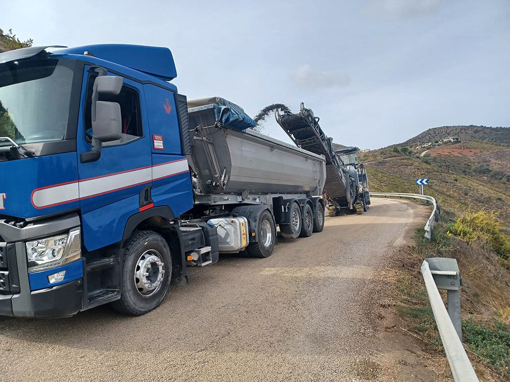 La Diputación invierte 1,1 millones de euros en la mejora de cinco carreteras de la Axarquía
