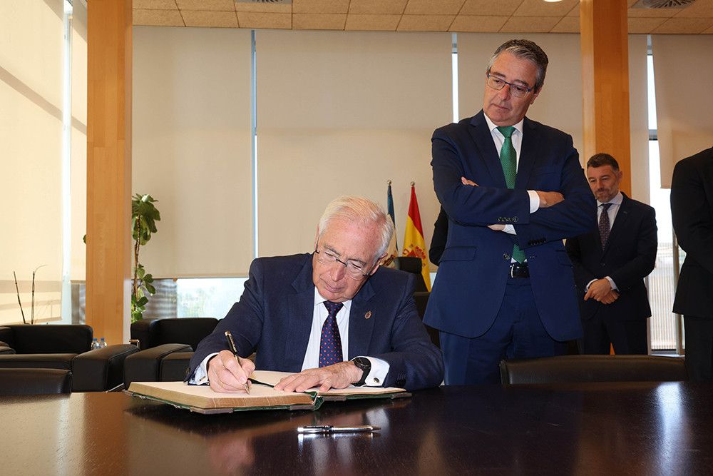 La Diputación Provincial y la Ciudad Autónoma de Melilla estudian acciones de promoción conjunta en asuntos turísticos y agroalimentarios