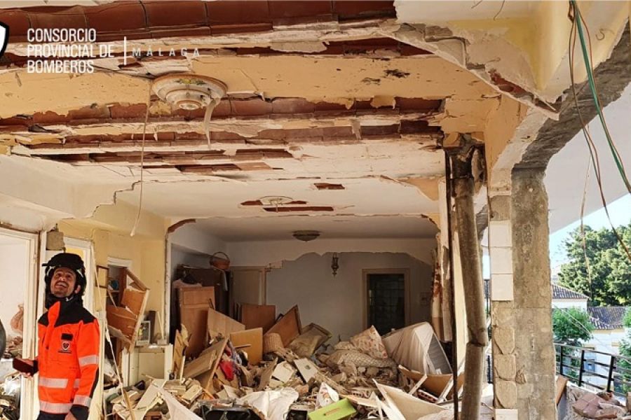 Un muerto y un herido por una explosión de gas en una vivienda de Torre del Mar
