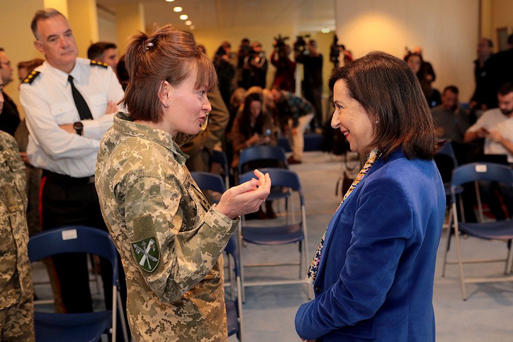 Encuentro informativo sobre la formación y adiestramiento de militares ucranianos en España