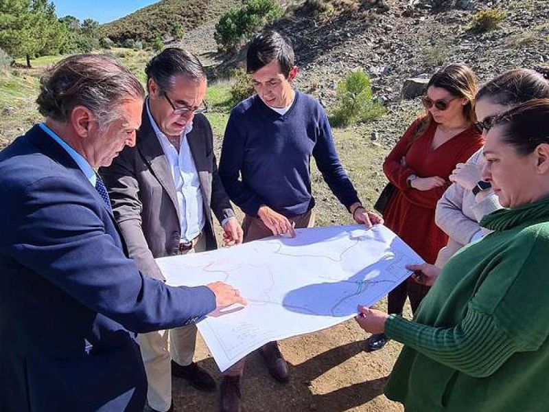 Educación y Ayuntamiento analizan los anteproyectos del nuevo colegio e instituto de Benahavís