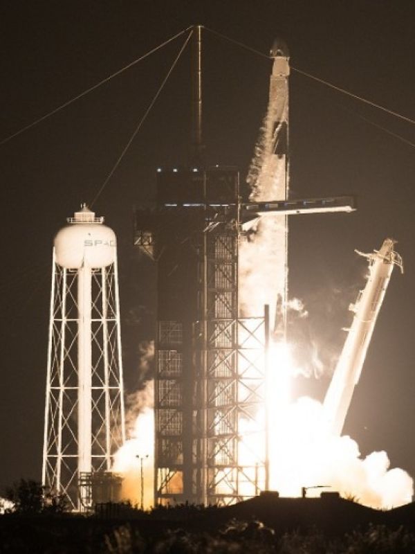 Lanzada con éxito la misión Crew-1 rumbo a la Estación Espacial Internacional