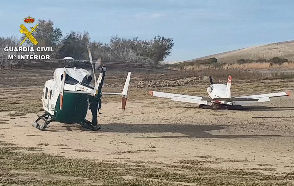 La Guardia Civil desmantela una red que distribuía hachís mediante una flota de aeronaves