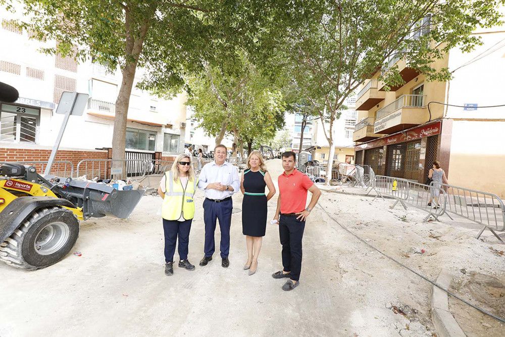 El Ayuntamiento termina la primera fase de la remodelación integral de la avenida El Trapiche que ha supuesto la tala de todos los árboles de gran porte