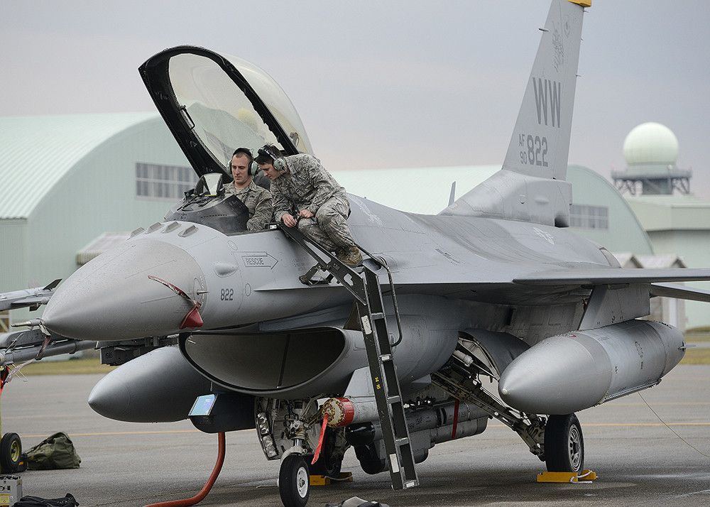 El idioma se convierte en el principal problema para entrenar a los pilotos ucranianos en el manejo de los F-16
