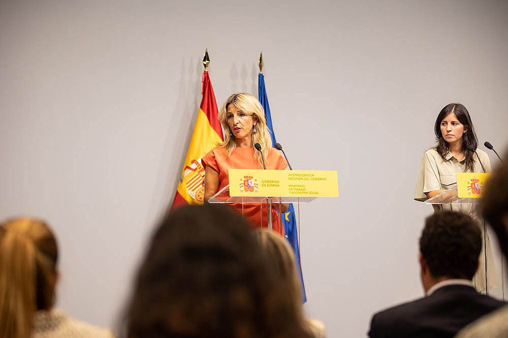La ministra de Trabajo utilizará a la Inspección para intentar imponer la igualdad de género "manu militari" en el mundo del fútbol