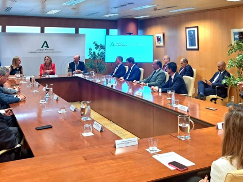 La Junta impulsará un Consejo Asesor Financiero Andaluz participado por las entidades bancarias