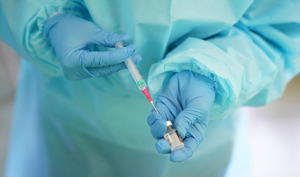 Más de 3.200 profesionales sanitarios se han inscrito en 24 horas en el curso sobre vacunación COVID de Salud