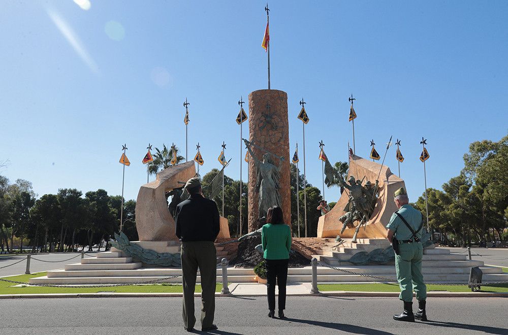 La ministra de Defensa visita en Viator a la brigada de La Legión que desplegará en noviembre misiones en Irak y Líbano