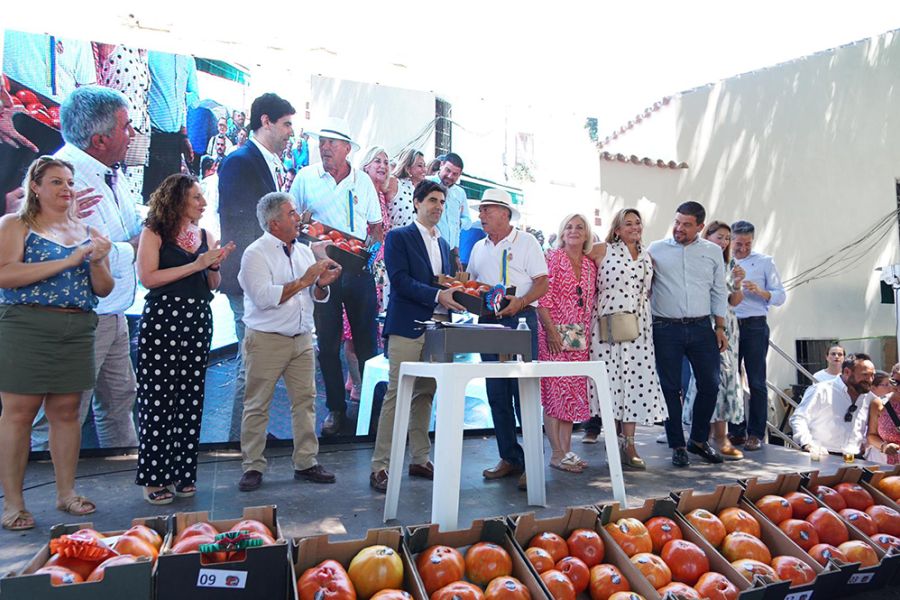 La Diputación subraya el valor del tomate huevo de toro del Guadalhorce para el sector agroalimentario de la provincia