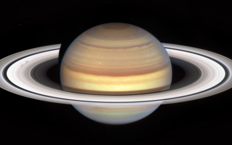 El Hubble captura el comienzo de una nueva temporada de rayos en Saturno
