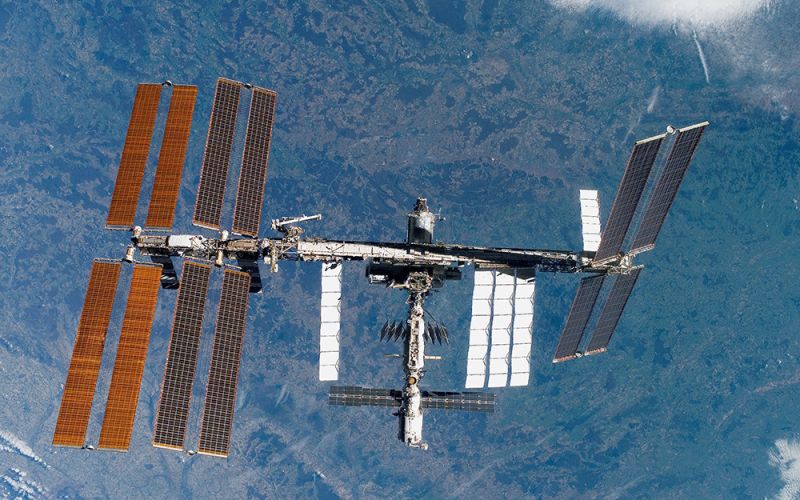 La Estación Espacial Internacional cambia de órbita para evitar el impacto de basura espacial