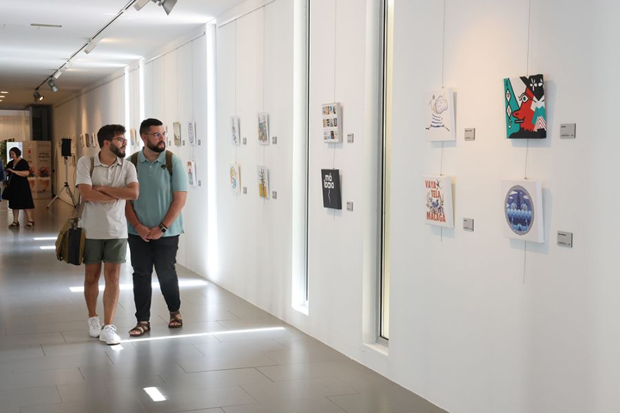 La Diputación acoge una muestra de las obras finalistas del concurso ‘Málaga tiene tela’ para imprimir la mejor imagen de Málaga en una bolsa de algodón