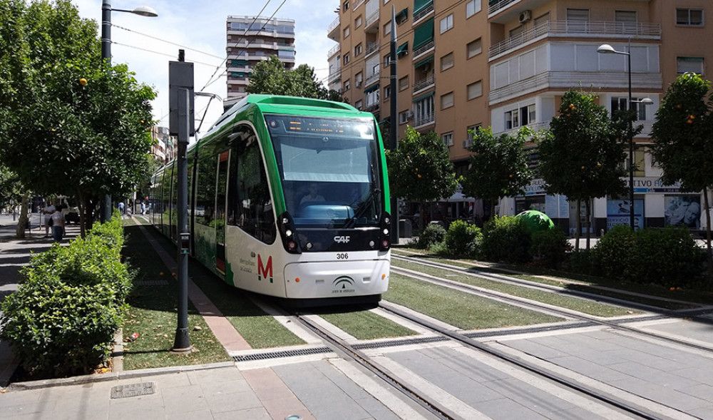 La Junta licita la compra de ocho nuevos trenes que ampliará a 23 la flota del metro de Granada