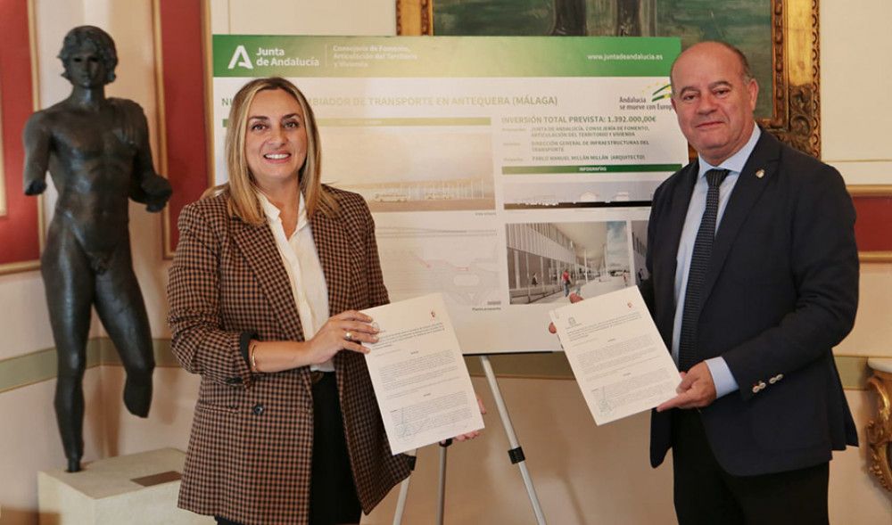 La Junta de Andalucía y el Ayuntamiento firman el protocolo de la nueva estación de autobuses de Antequera
