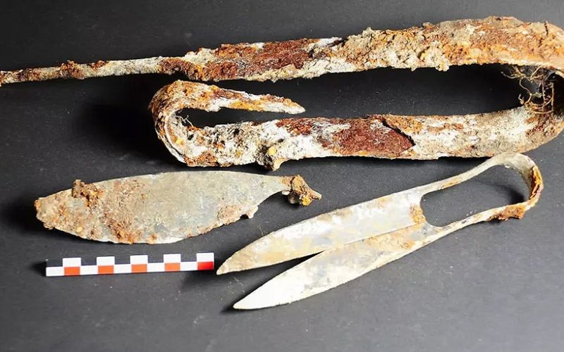 Descubiertas en Alemania una espada y unas tijeras de 2.300 años de antigüedad en una tumba celta