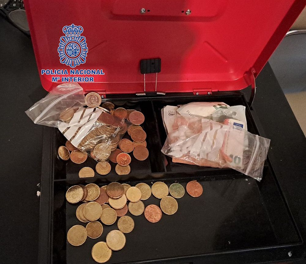 La Policía Nacional desarticula dos puntos de venta de droga en sendos inmuebles del barrio malagueño de El Bulto