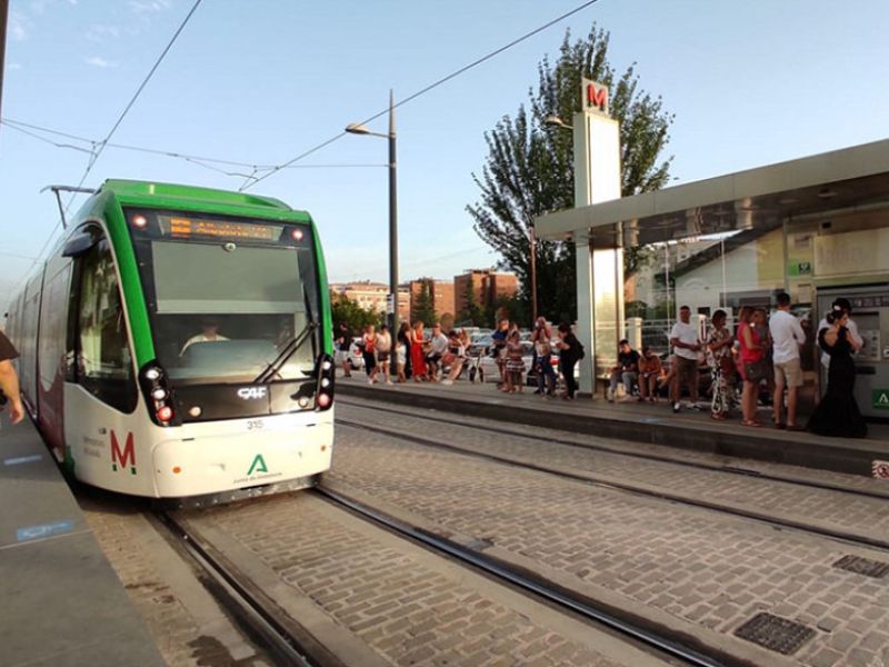 Metro de Granada refuerza su oferta durante el Corpus con cinco días de servicio ininterrumpido