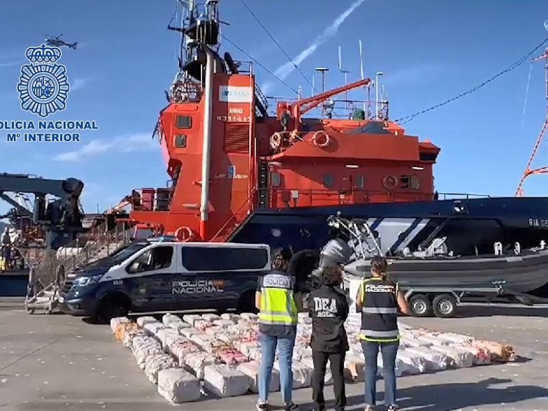 La Policía Nacional interviene 2.300 kilos de cocaína en un pesquero frente a las costas de Vigo