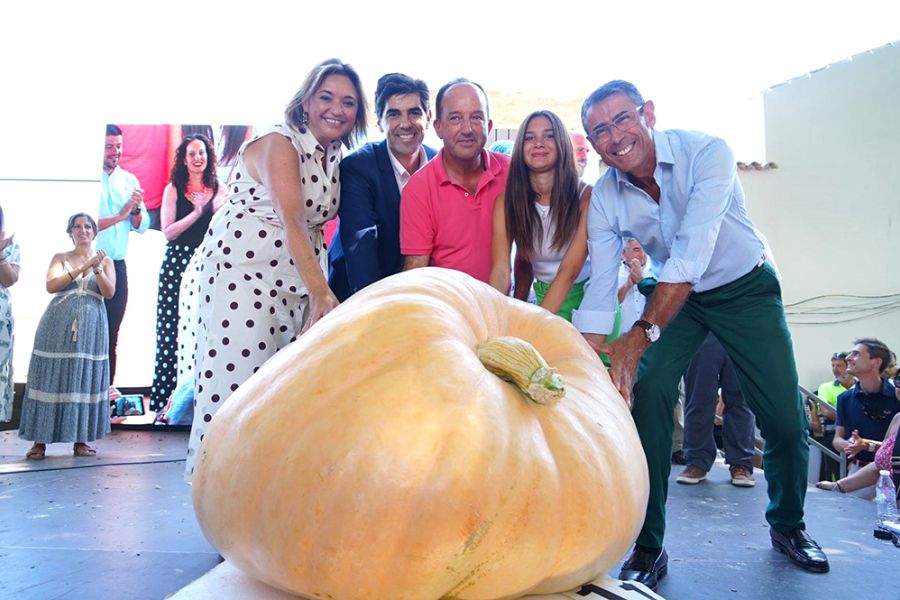 La Diputación subraya el valor del tomate huevo de toro del Guadalhorce para el sector agroalimentario de la provincia