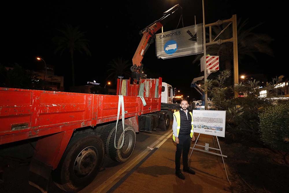 El Ayuntamiento sustituye 4 banderolas y un pórtico en la avenida Príncipe Salman dentro del Plan Municipal de Señalización