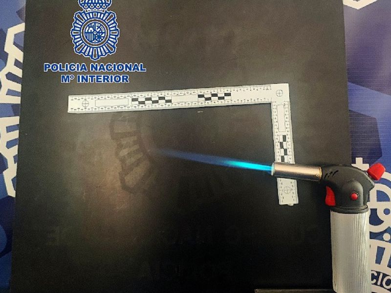 La Policía Nacional detiene en Fuengirola a un hombre que atracó un hotel armado con un soplete