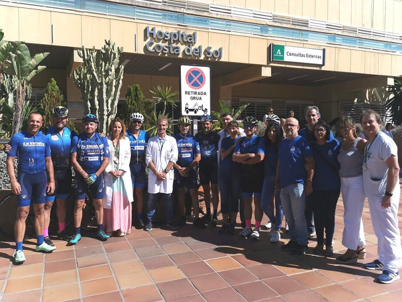 El Hospital Universitario Costa ha acogido hoy la llegada de la Vuelta Ciclista Hospitalaria por las personas ostomizadas y familiares