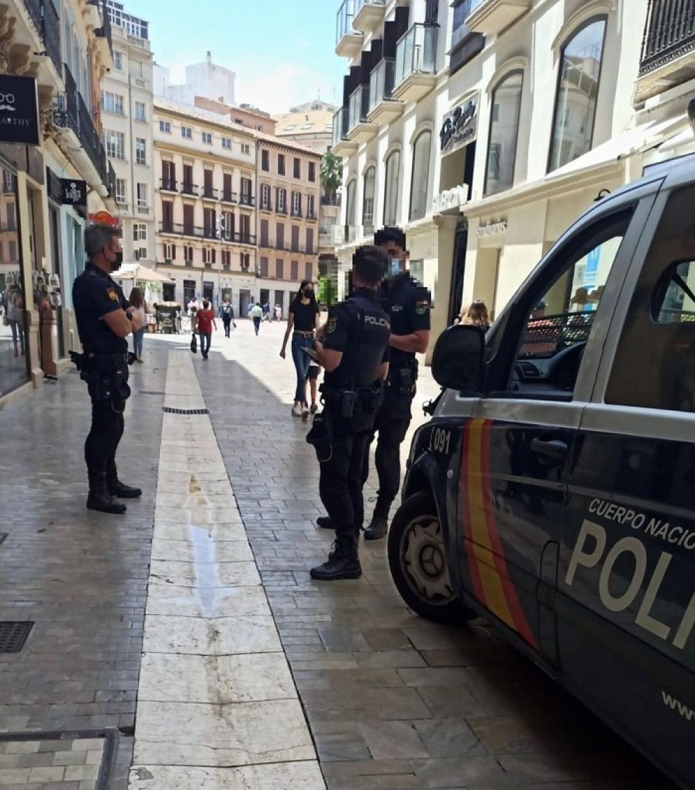 La Policía Nacional activa un dispositivo en prevención de robos, hurtos y agresiones en la zona de ocio nocturno en el Distrito Centro de Málaga