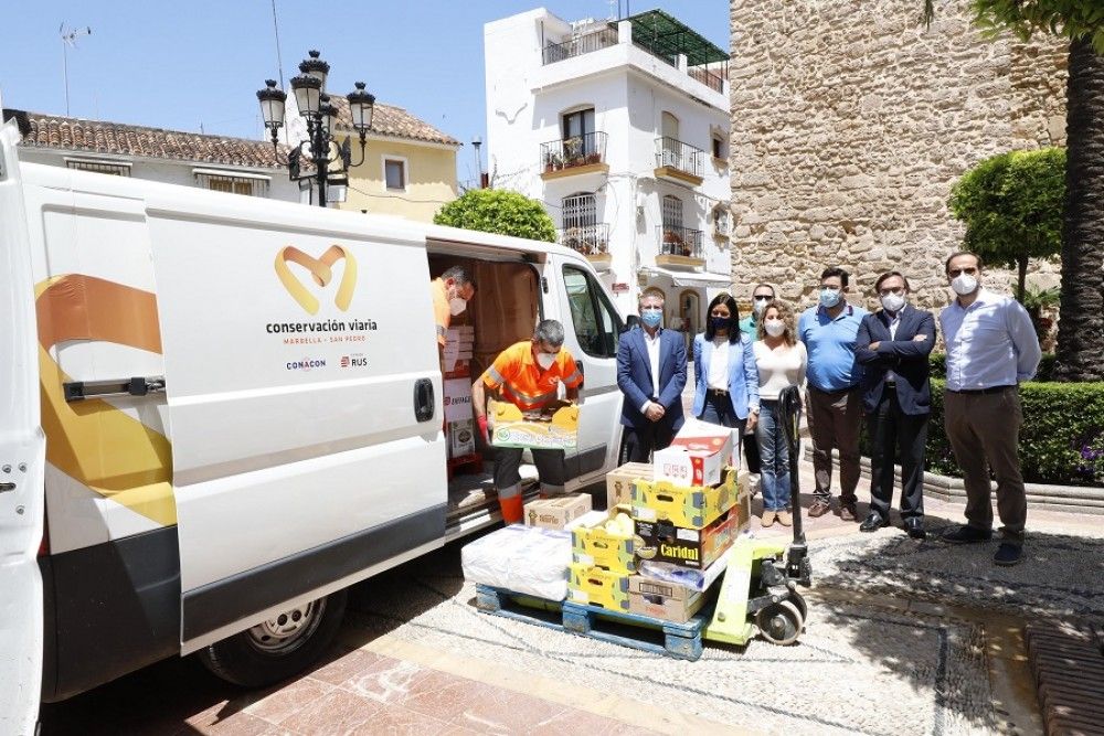 El Ayuntamiento y la empresa Conservación Viaria entregan más de 3.000 kilos de alimentos a Cáritas para las familias más vulnerables