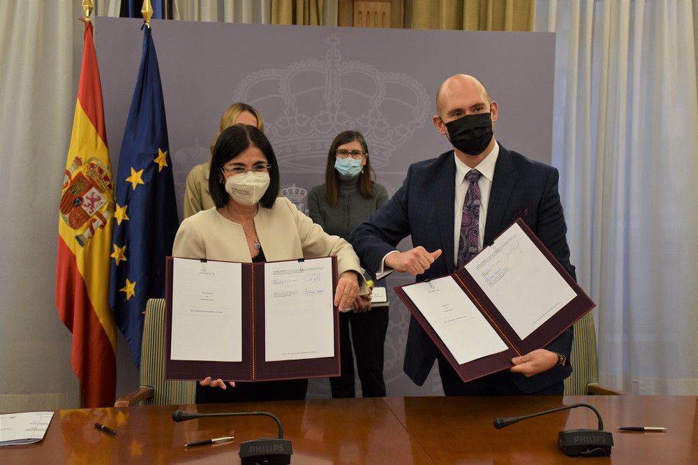 Sanidad y AstraZeneca suscriben un acuerdo para el suministro y distribución del medicamento monoclonal contra la covid-19 Evusheld