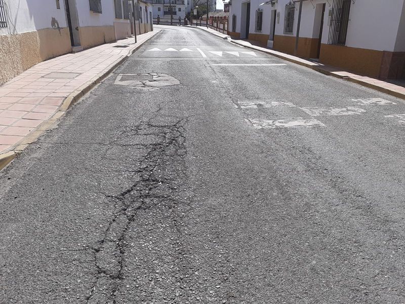La Diputación adjudica por 1,6 millones el asfaltado de siete carreteras de la Axarquía, Antequera y Guadalhorce