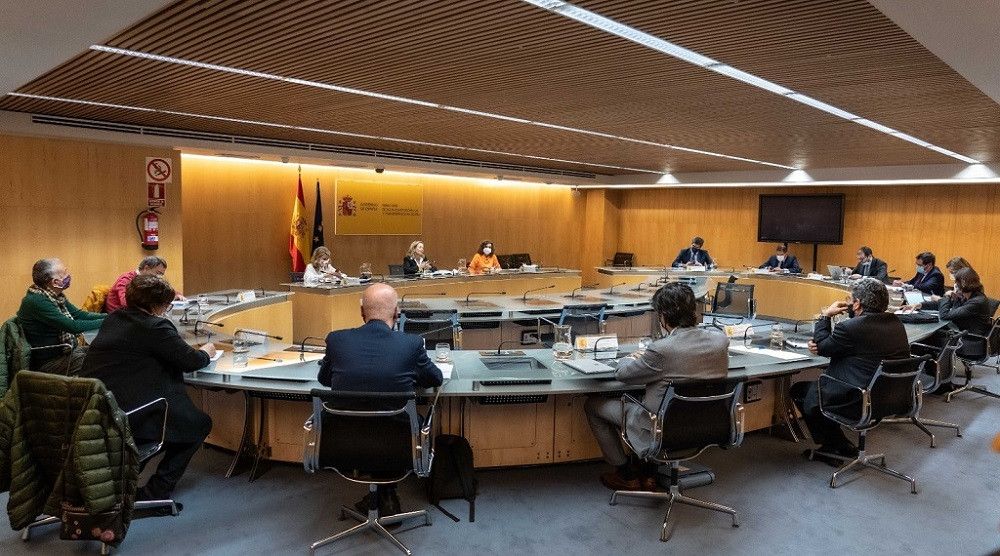 El Gobierno comparte con las comunidades autónomas y los agentes sociales medidas para articular el Plan Nacional de Respuesta al impacto económico de la guerra