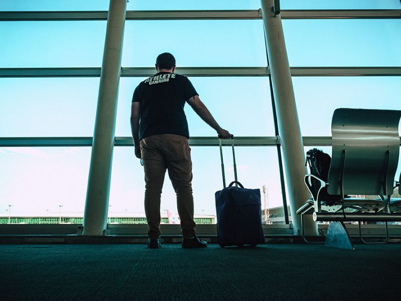 Consumo investiga a siete aerolíneas por su política de equipajes de mano y asignación de asientos