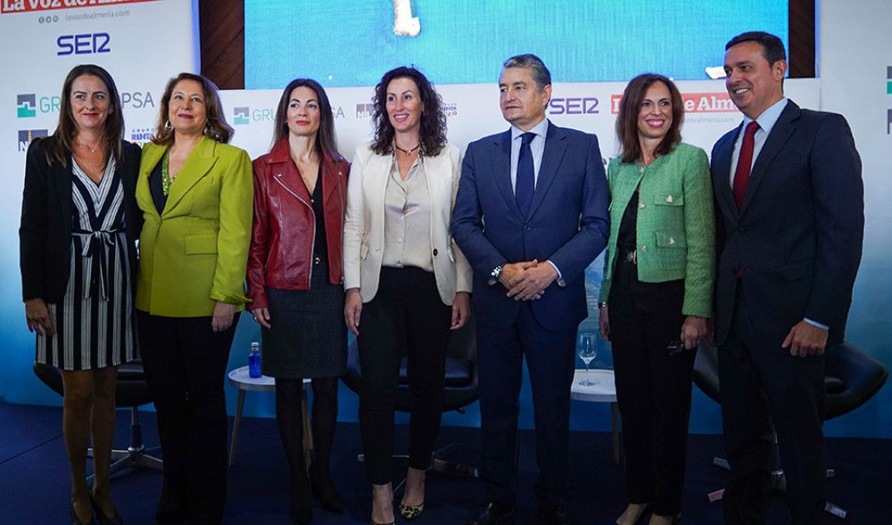 La Junta fija en el primer semestre de 2024 la firma del convenio para integrar Almería con su puerto