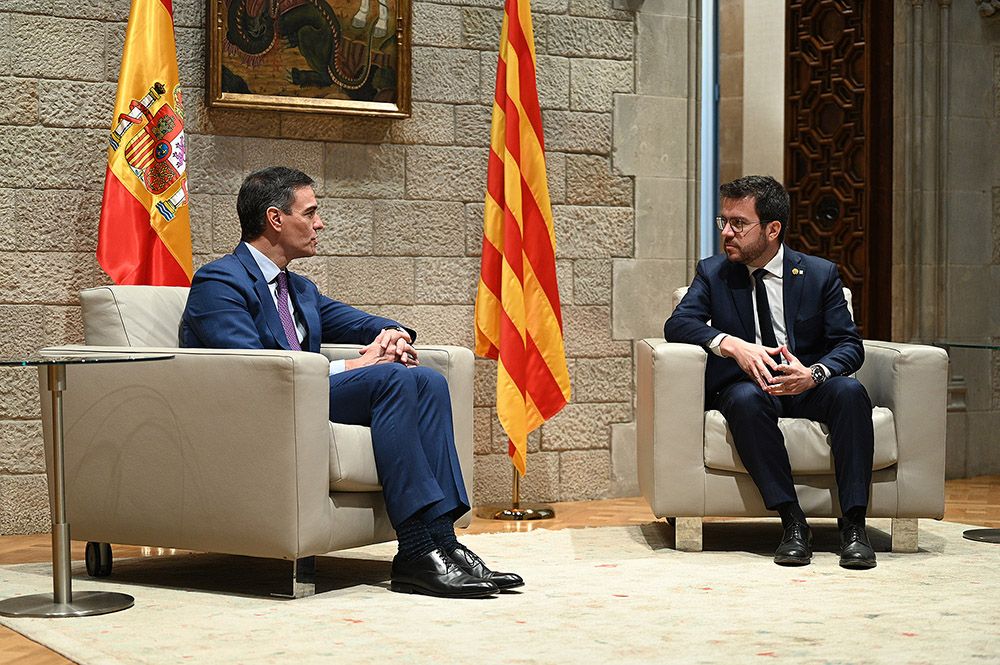 Pere Aragonès y Pedro Sánchez durante el encuentro mantenido ayer en Barcelona. / Pool Moncloa/Borja Puig