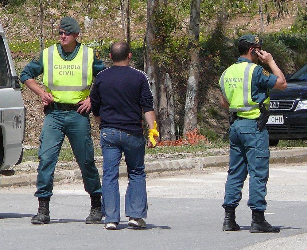 La Guardia Civil detiene a los supuestos autores de un robo con violencia a un repartidor de pizzas en Alhaurín el Grande