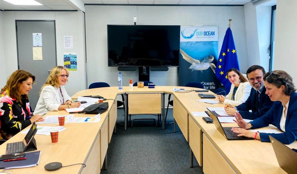 La consejera defiende al sector del arrastre ante los recortes del Plan de Acción 2030 de la UE